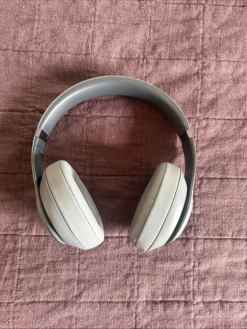 Beats Studio3 Over-Ear Wireless Headphones - Light Gray